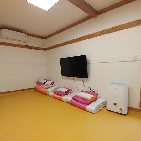 Hyosunjae Hanok Guesthouse โซล ภายนอก รูปภาพ