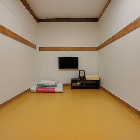 Hyosunjae Hanok Guesthouse โซล ภายนอก รูปภาพ