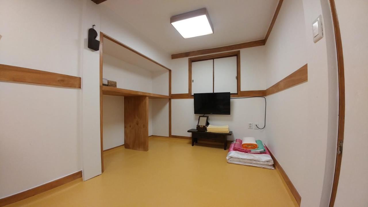 Hyosunjae Hanok Guesthouse โซล ภายนอก รูปภาพ