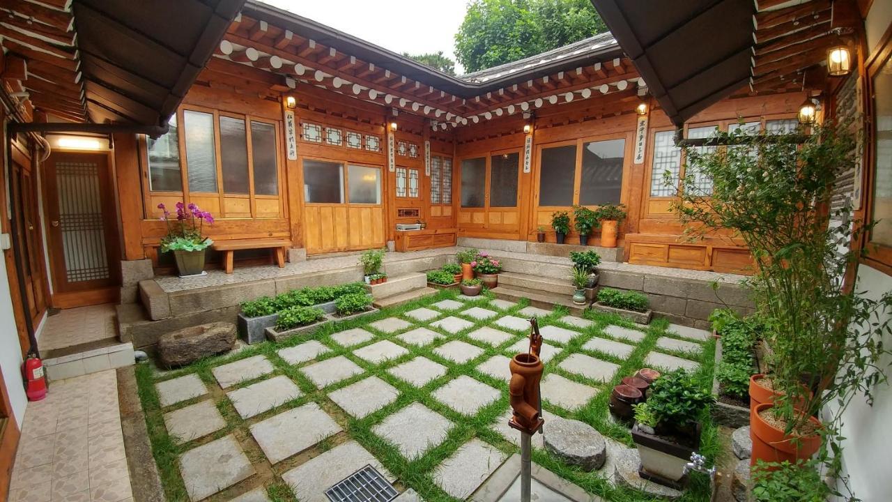 Hyosunjae Hanok Guesthouse โซล ภายนอก รูปภาพ