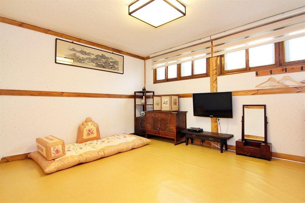 Hyosunjae Hanok Guesthouse โซล ภายนอก รูปภาพ